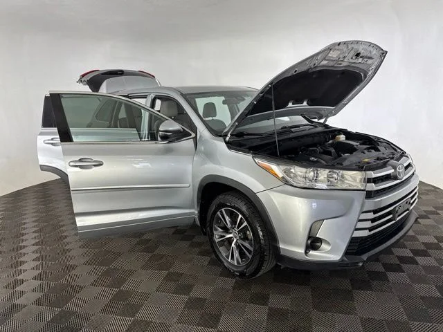 Used 2018 Silver Toyota LE image 15