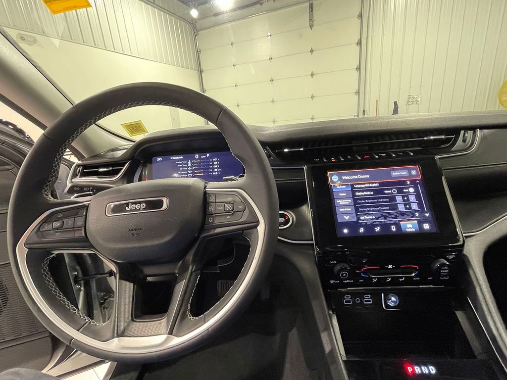 Used 2023 Silver Jeep Laredo image 35