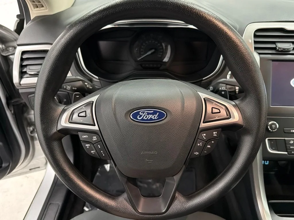 Used 2019 Silver Ford SE image 19
