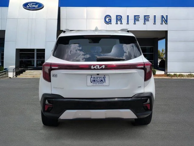 Used 2024 Snow White Pearl Kia EX image 8