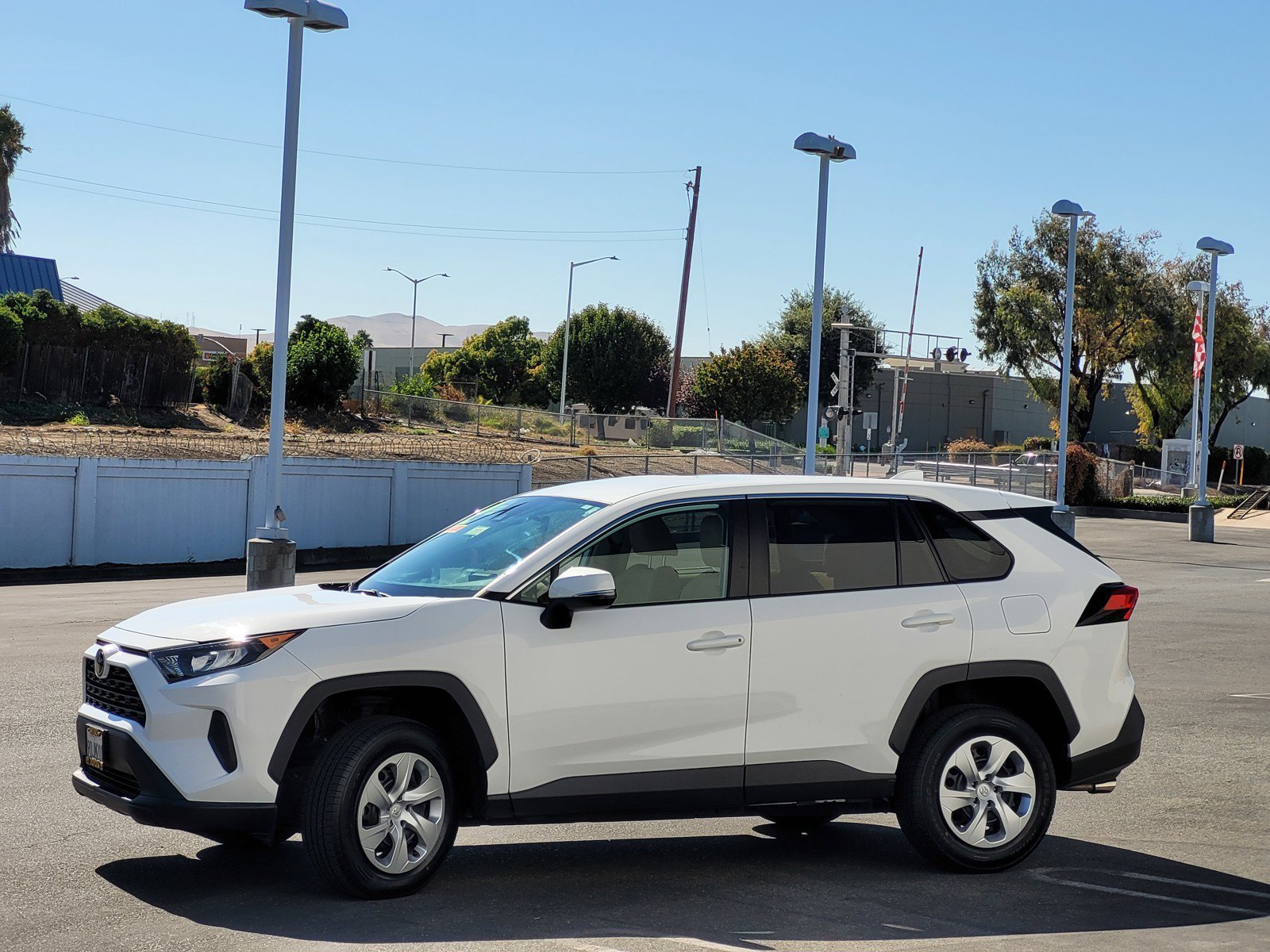 Used 2022  Toyota LE image 7