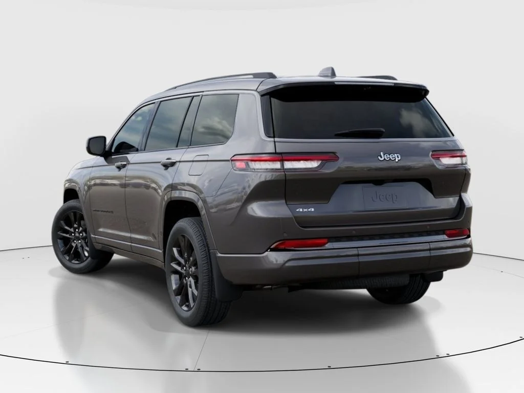 New 2026 Baltic Gray Metallic Clear-Coat Exterior Paint Jeep Limited Reserve image 2