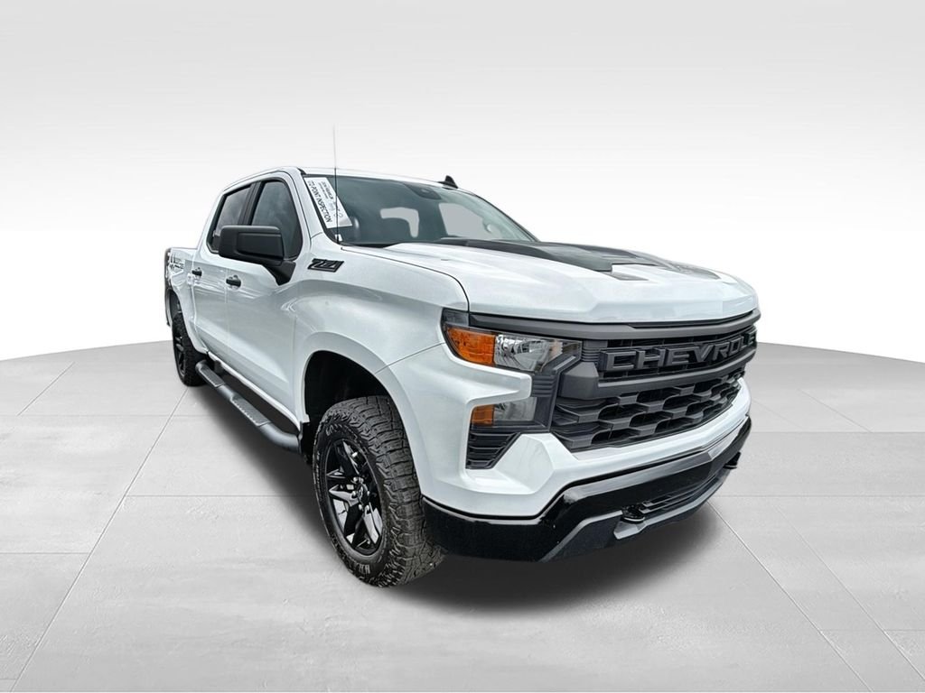 Used 2025 Summit White Chevrolet Custom Trail Boss image 2