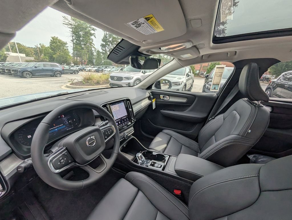 2026 Volvo XC40 Plus - Photo 8