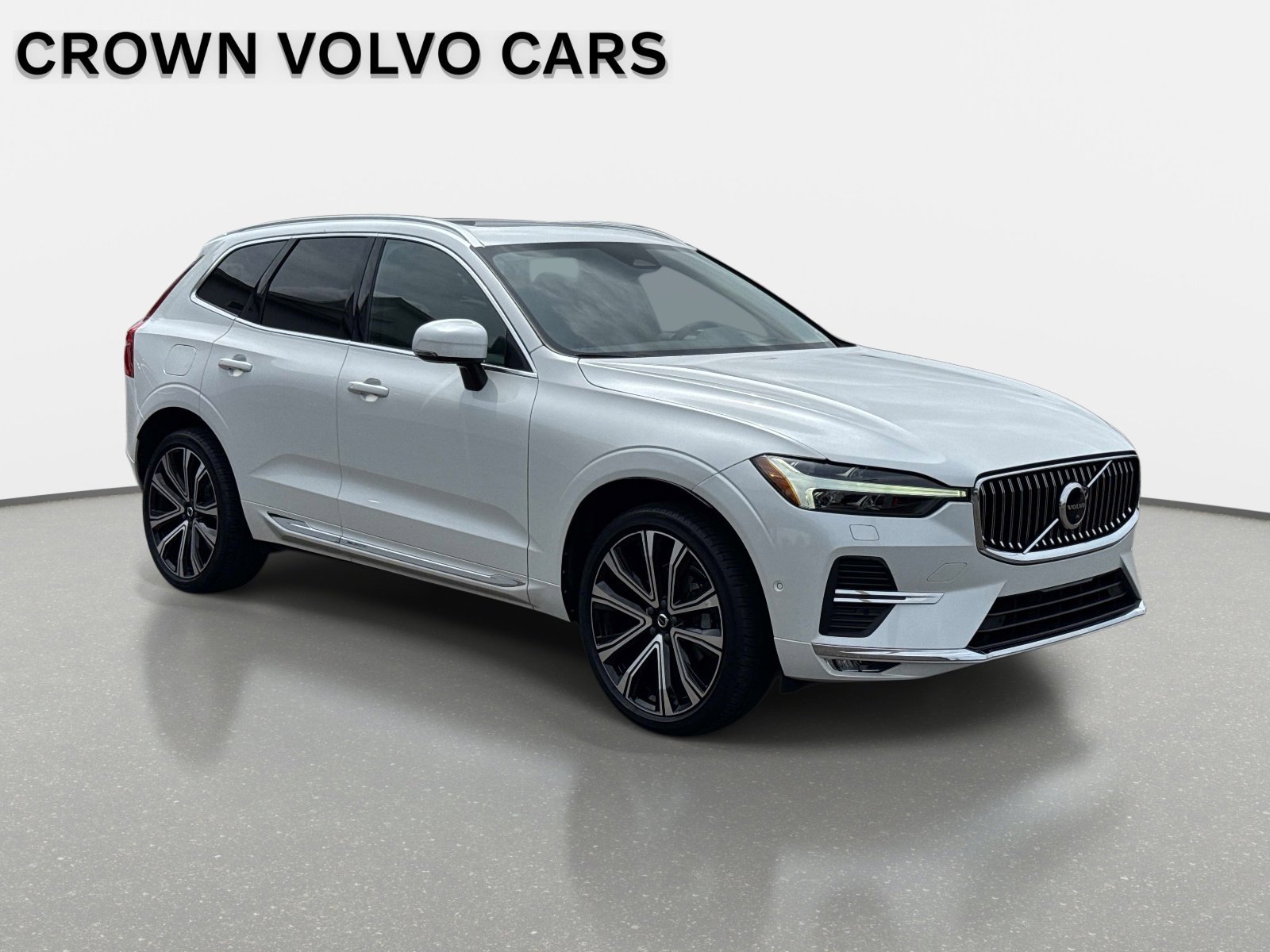 Used 2023 Crystal White Volvo Ultimate Bright Theme image 3
