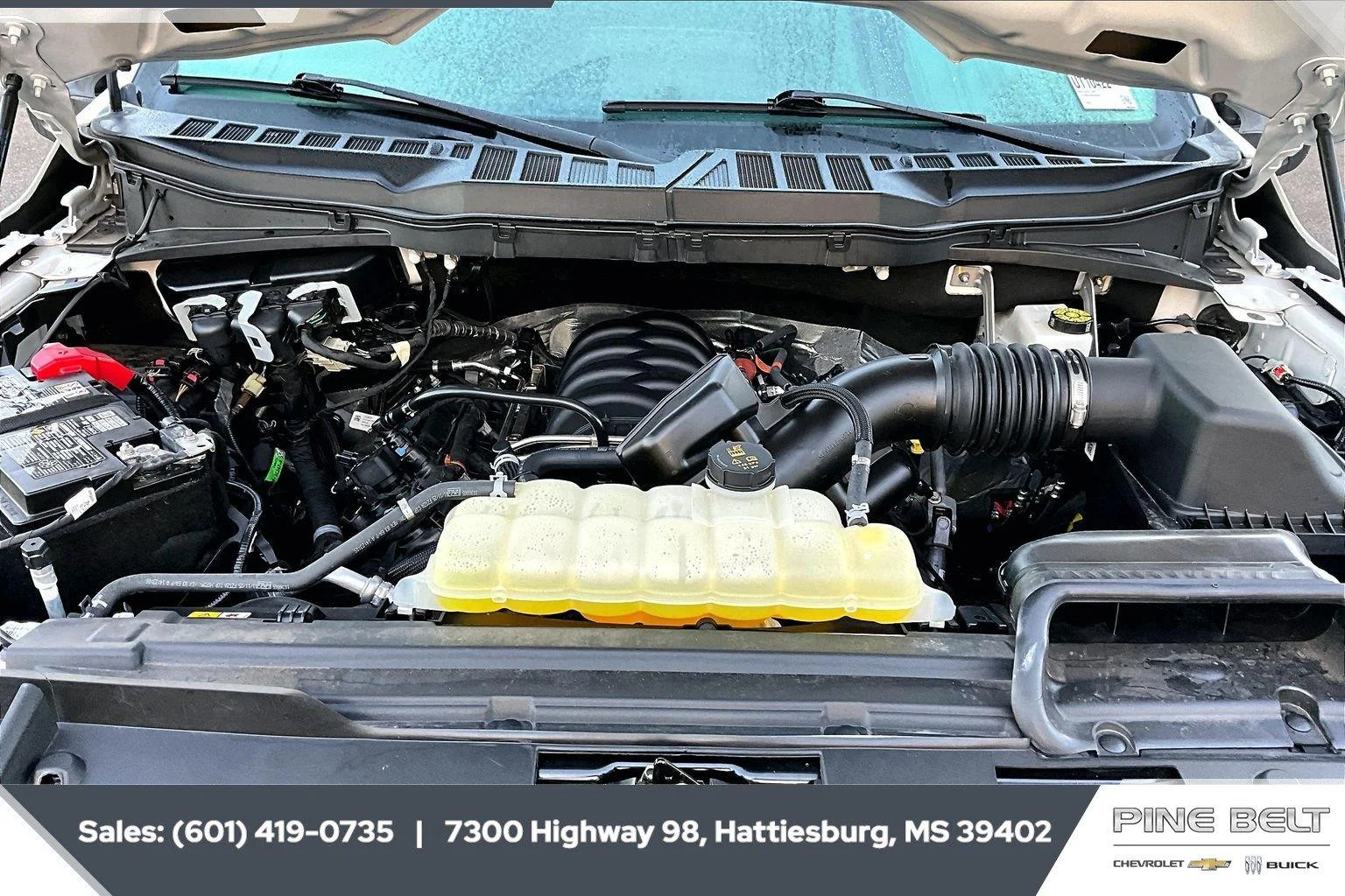 Used 2025 Oxford White Ford XLT image 9