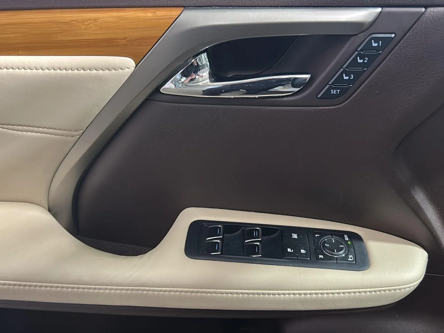Used 2016 Eminent White Pearl Lexus Premium image 4