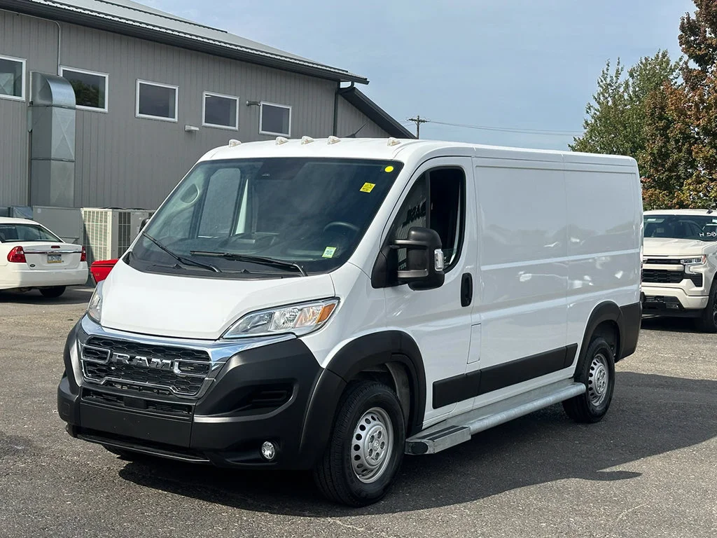 Used 2025 White Ram Base image 8