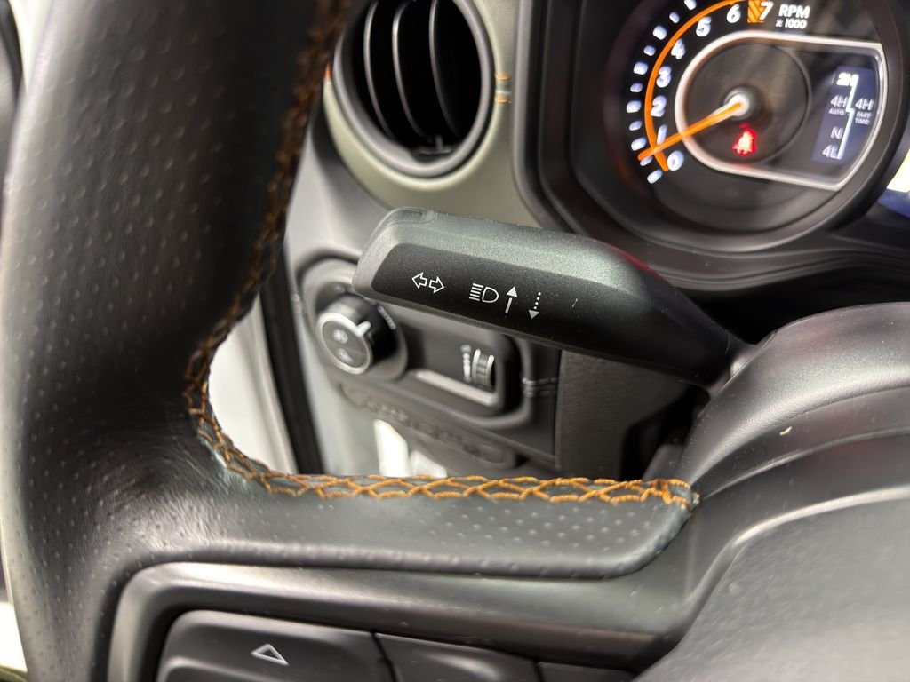 Used 2024 Bright White Clearcoat Jeep Mojave X image 27