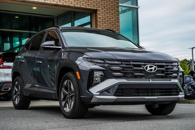 Certified Used 2025 Gray Hyundai SEL Convenience image 4