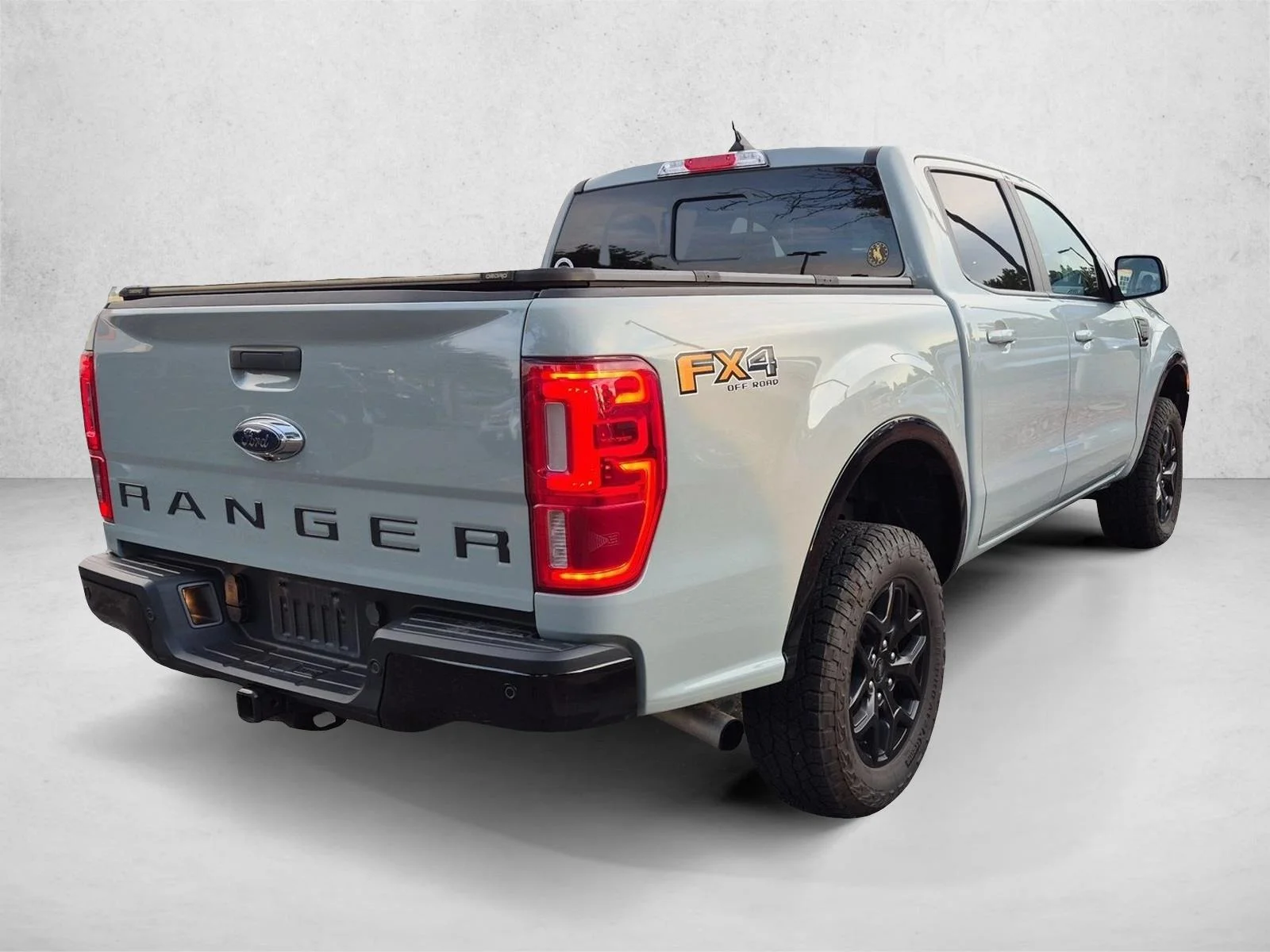 Used 2022 Cactus Gray Ford LARIAT image 5