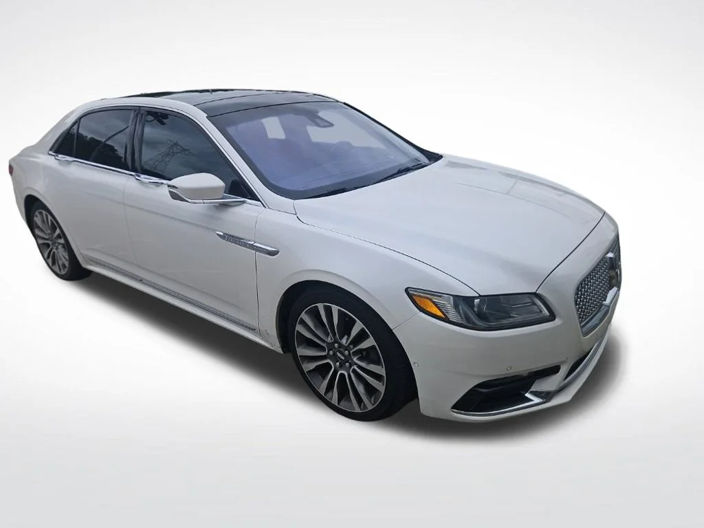 Used 2019 White Lincoln Reserve image 5