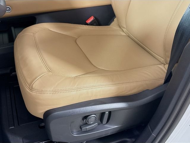 New 2026 Fuji White Land Rover X-Dynamic SE image 22