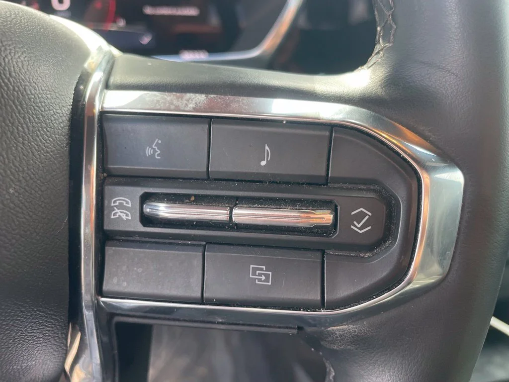 Used 2024 Gray GMC Elevation image 9
