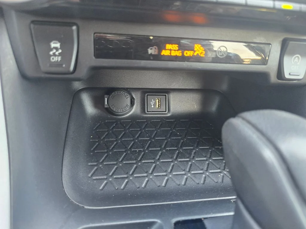 Used 2025  Toyota XLE image 31