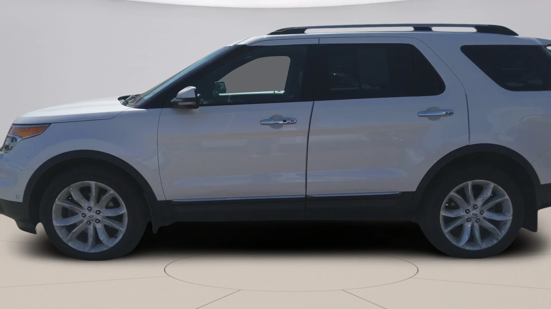 Used 2013 White Ford LIMITED image 2