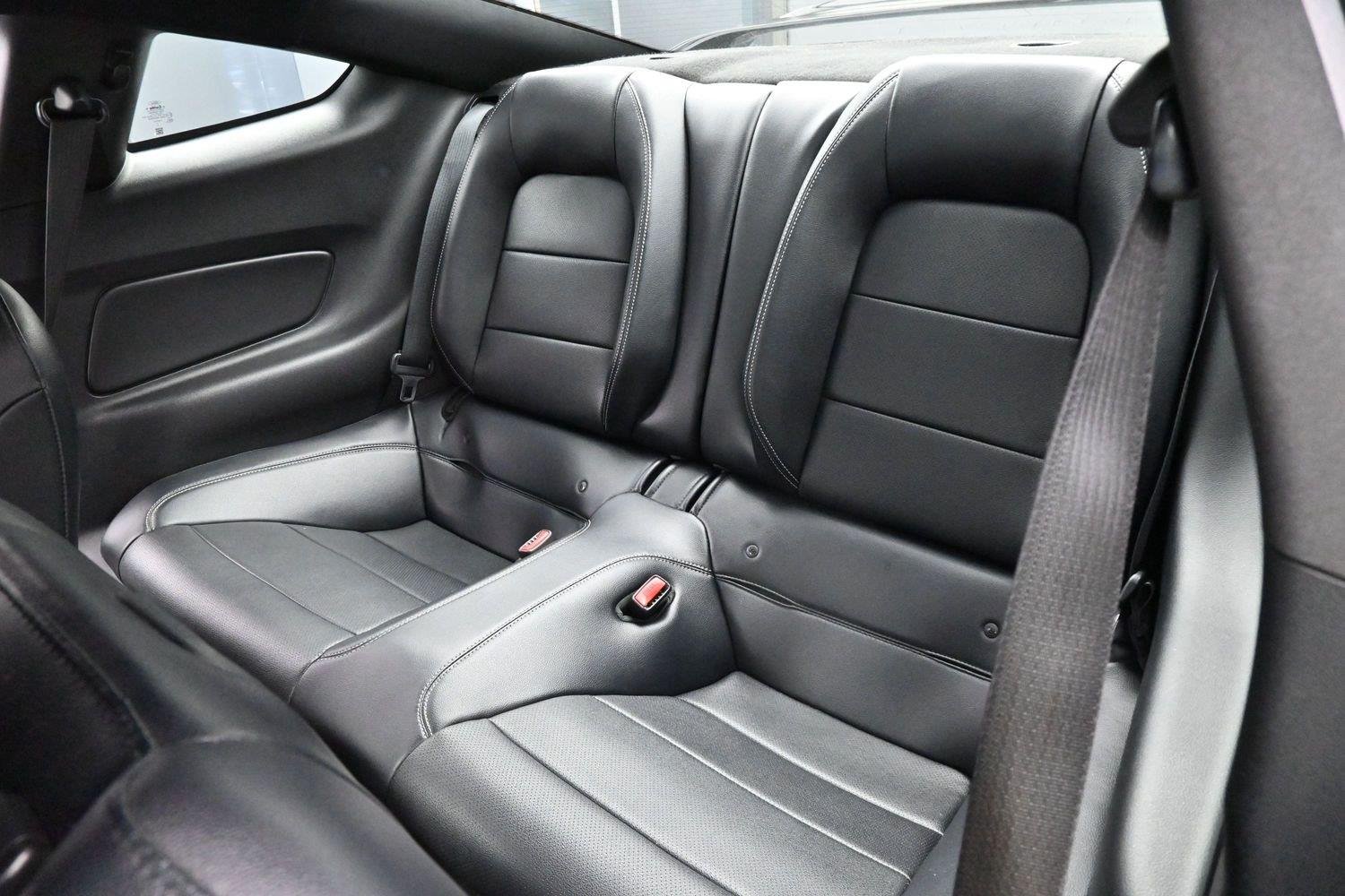 Used 2016 Oxford White Ford GT image 30