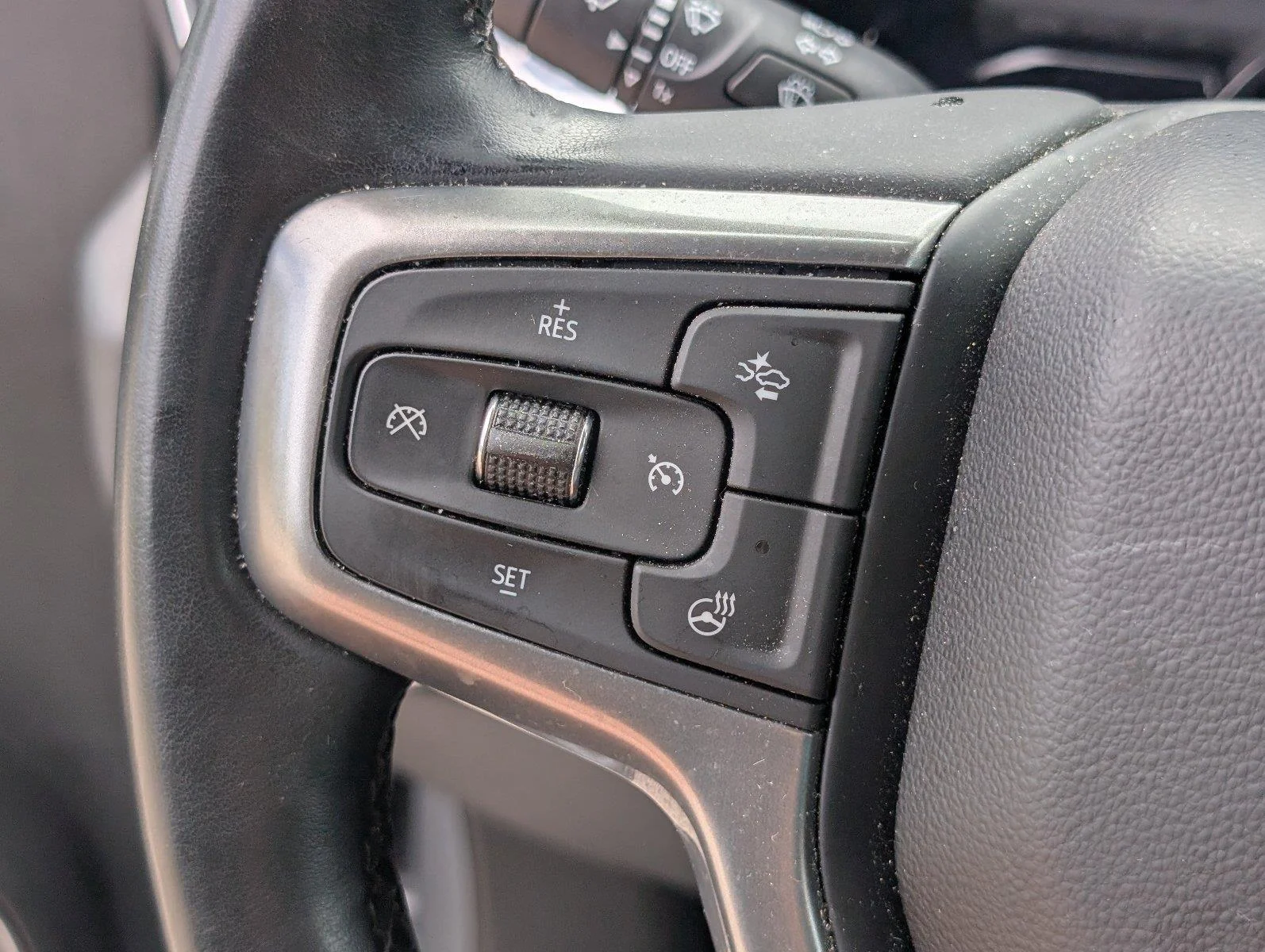 Used 2023 STERLING GRAY METALLIC Chevrolet LT image 29