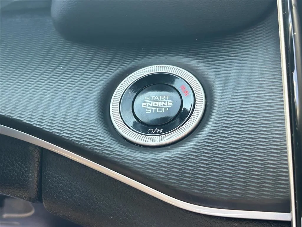 Used 2024 Silver Jeep Altitude image 18
