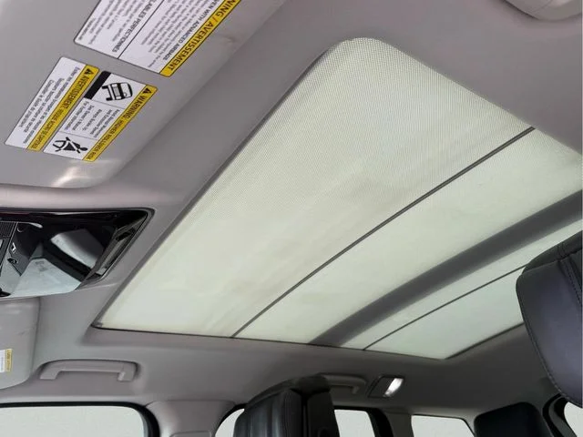 Used 2019 Silver Land Rover HSE Dynamic image 12