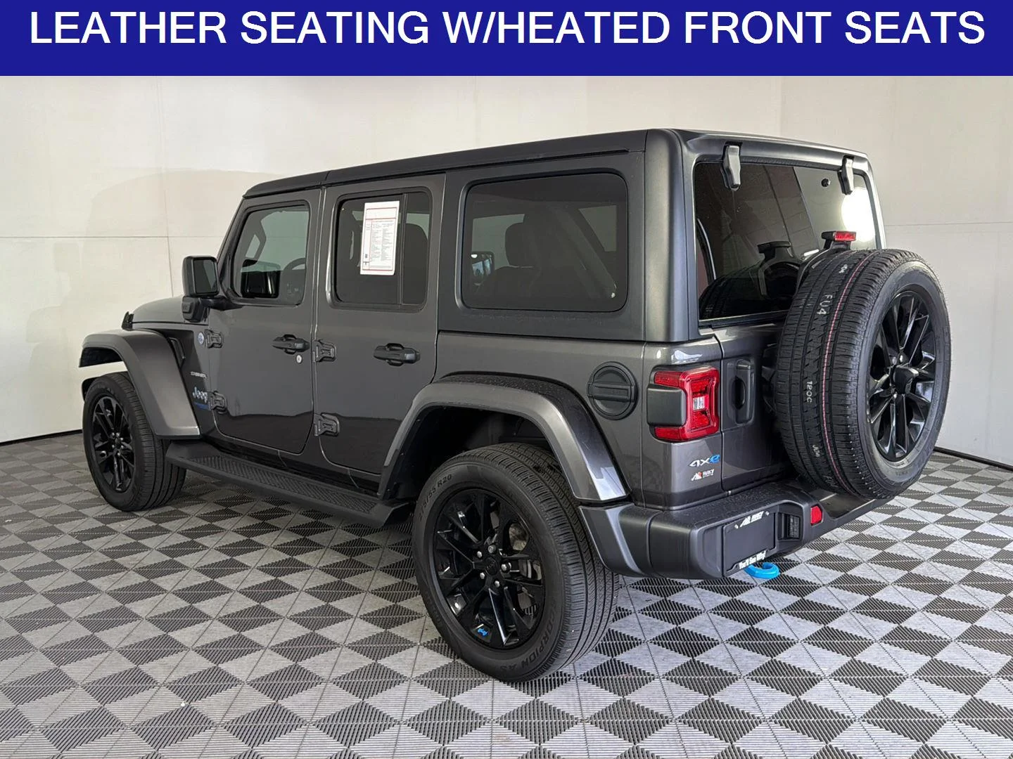Used 2022 Granite Crystal Metallic Clearcoat Jeep Unlimited Sahara image 7