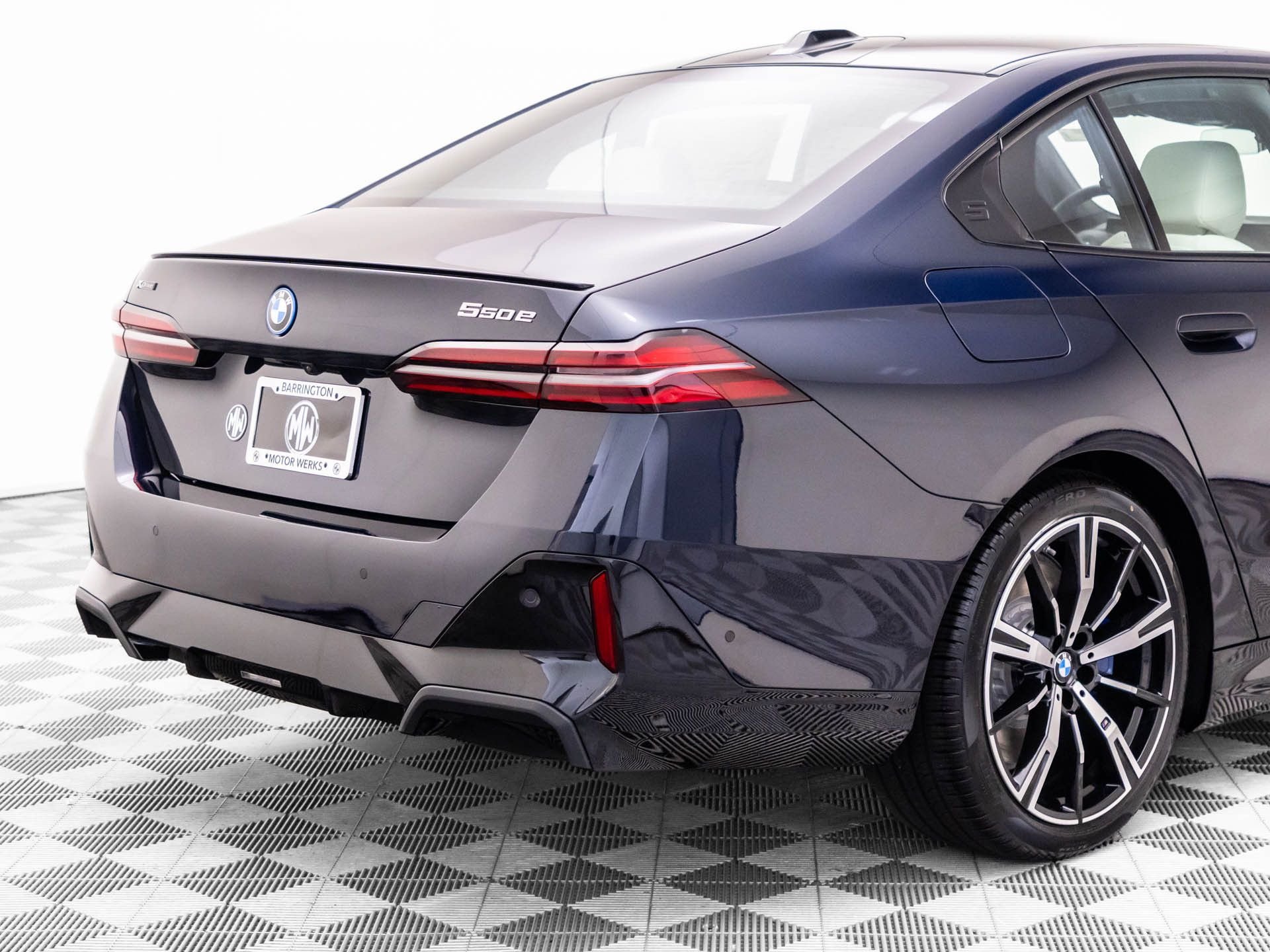 New 2027 Carbon Black Metallic BMW 550e xDrive image 35