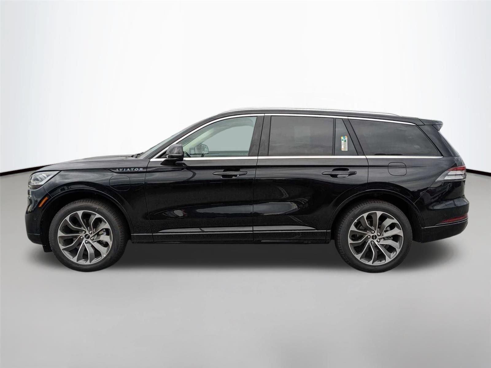 Used 2023 Infinite Black Metallic Lincoln Grand Touring image 8