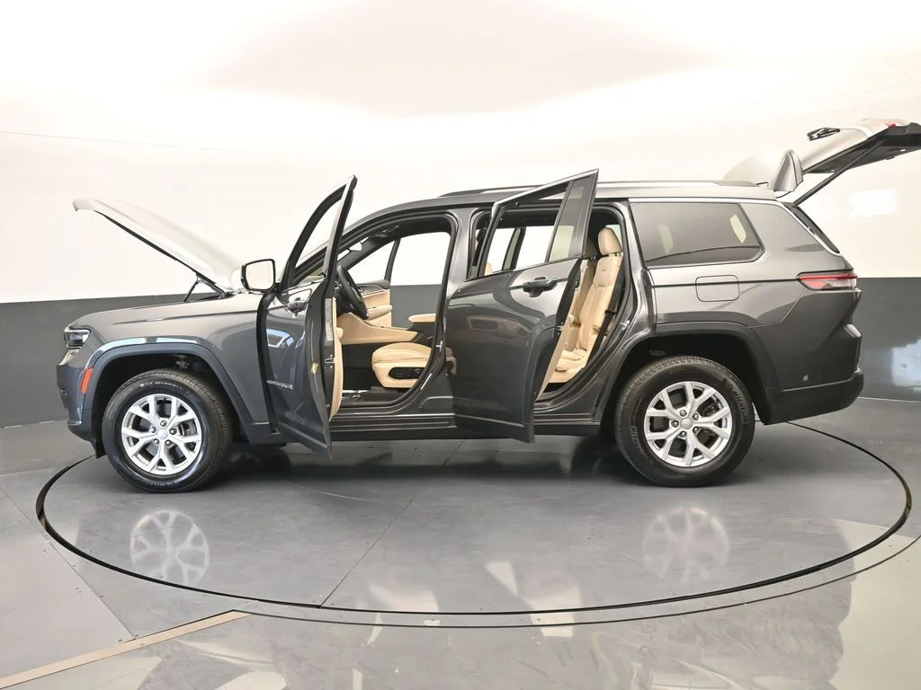 Used 2023 Baltic Gray Metallic Clearcoat Jeep Limited image 81