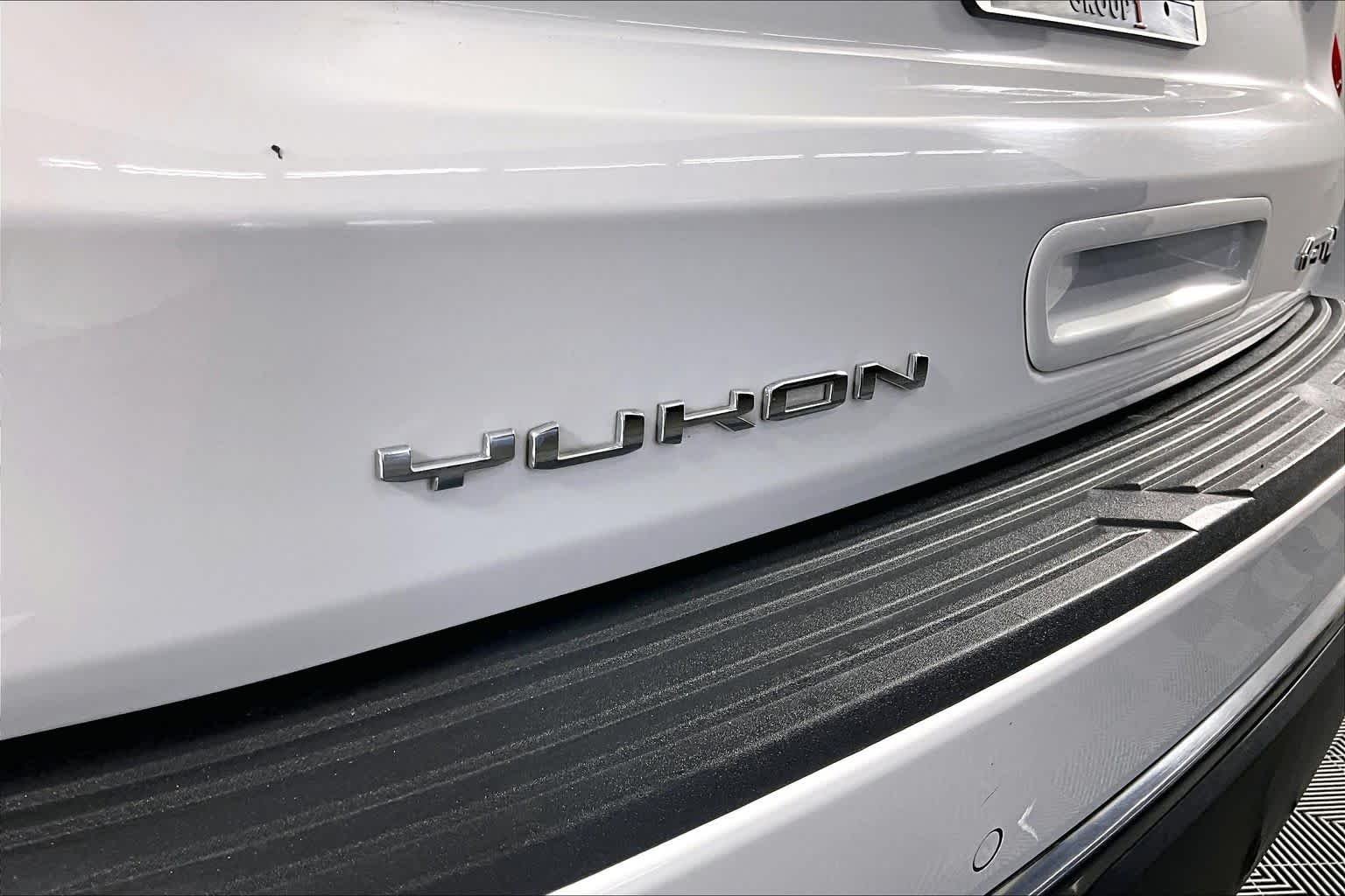 Used 2023 Summit White GMC AT4 image 30