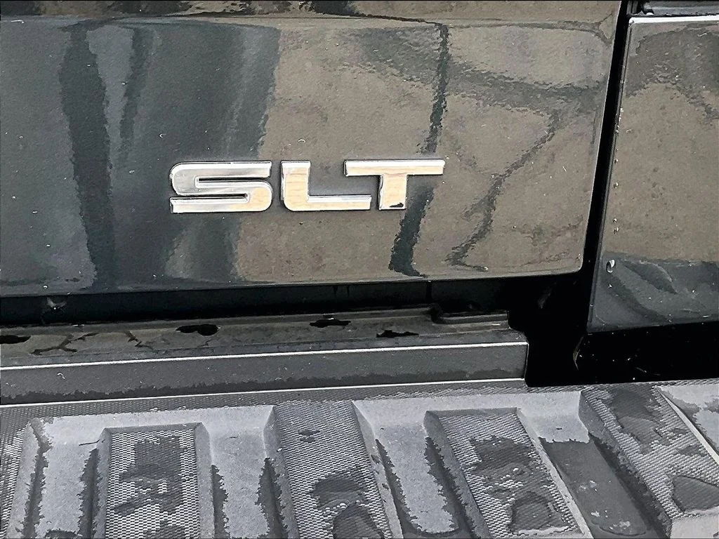 Used 2018 Gray GMC SLT image 27