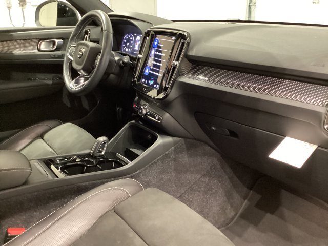 Used 2021 Blue Volvo R-Design image 14