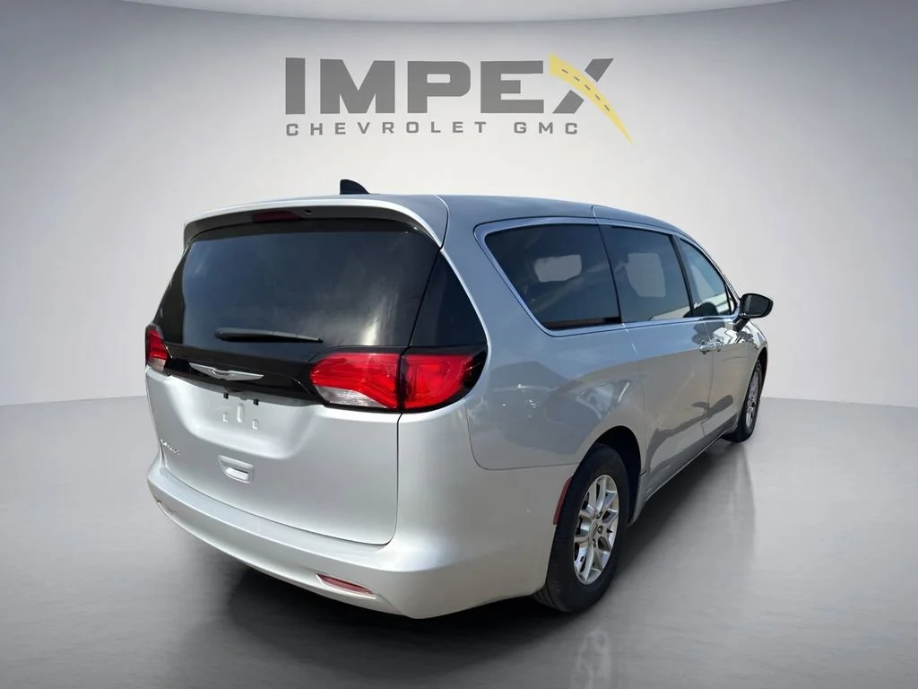Used 2023 Silver Chrysler LX image 3