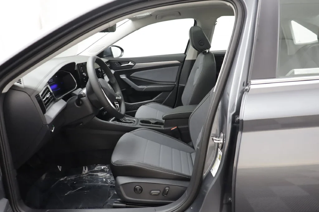 New 2027 Platinum Grey Volkswagen 1.5T SE image 6