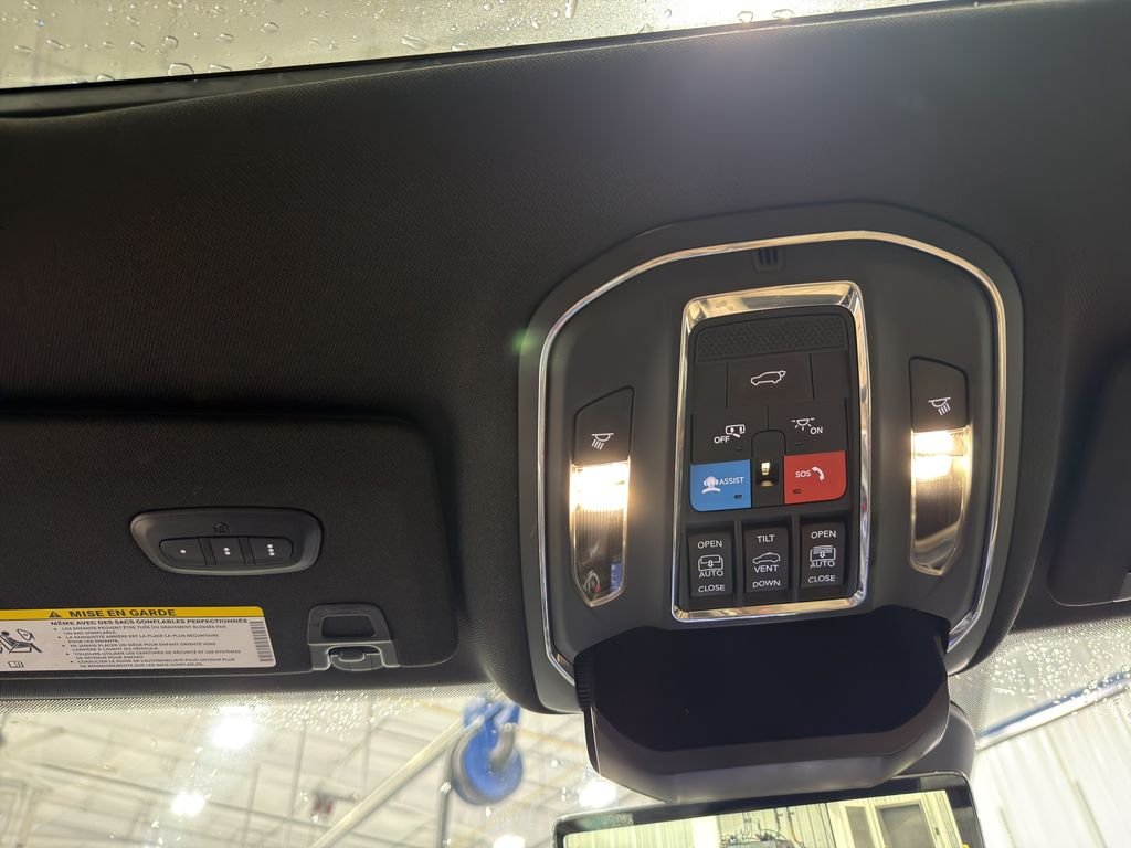 Used 2024 Rocky Mountain Pearlcoat Jeep Limited image 24