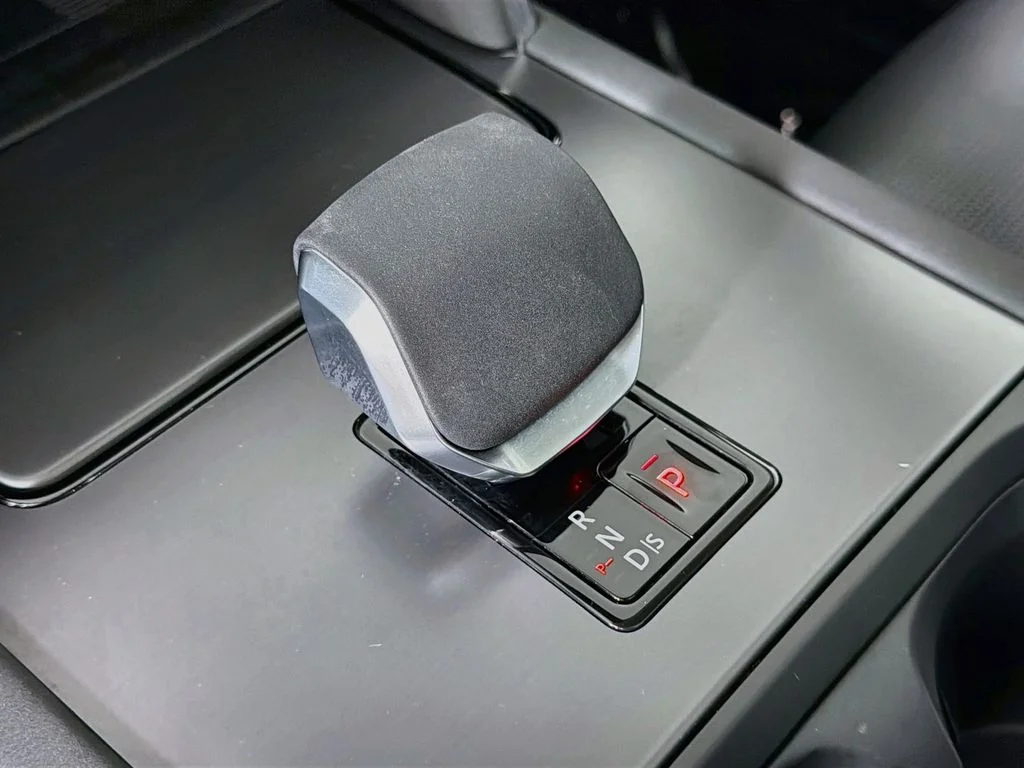 Used 2025 Black Land Rover S image 17