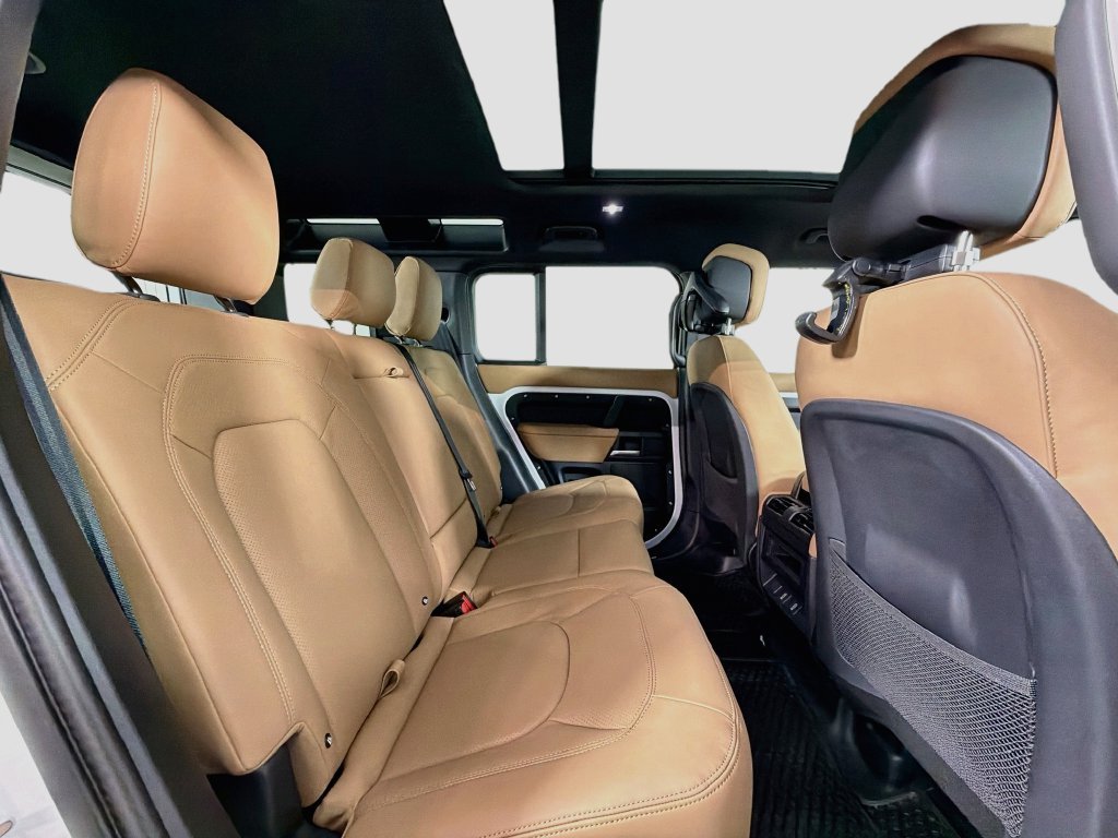 New 2026 Fuji White Land Rover X-Dynamic SE image 29