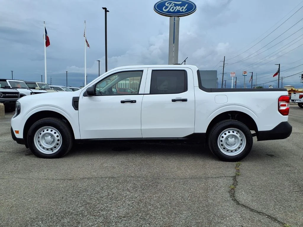 Used 2025 White Ford XL image 18