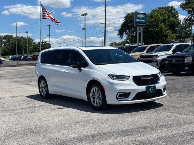 2026 Chrysler Pacifica Limited - Photo 7