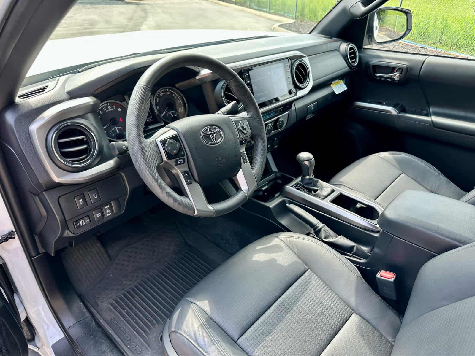 Used 2023 Wind Chill Pearl Toyota Limited image 11