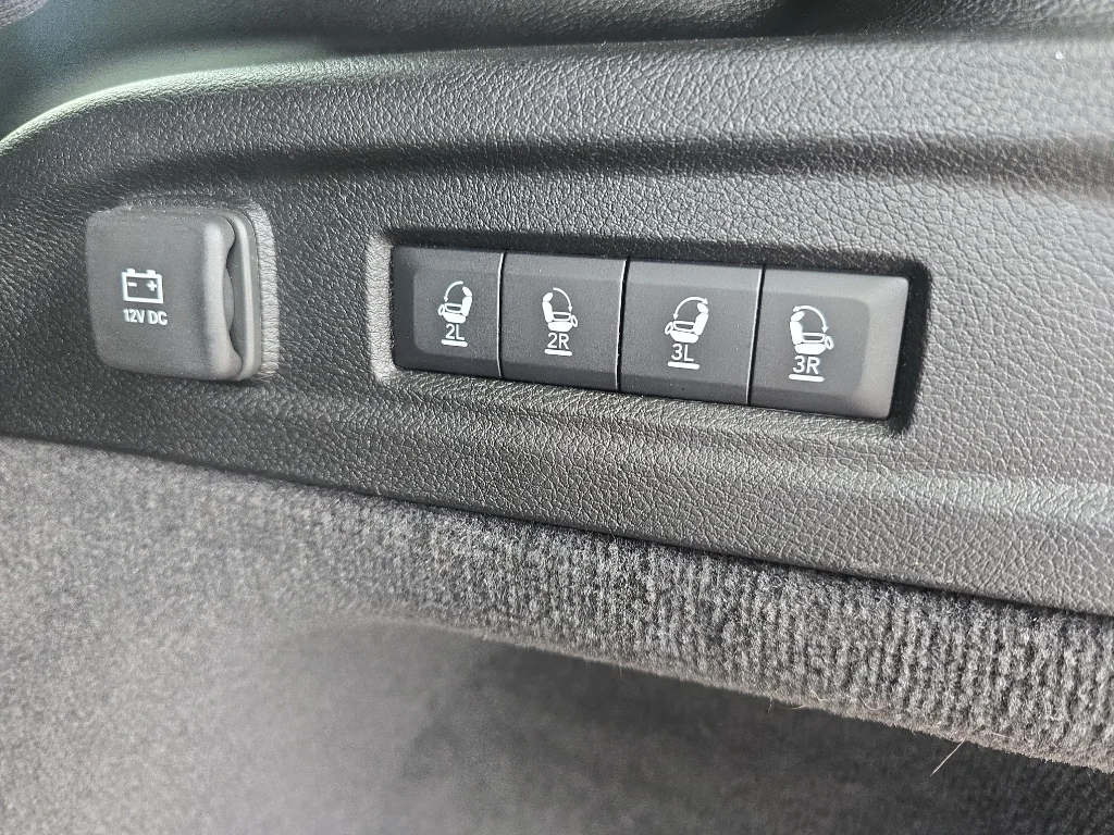 Used 2022 Bright White Jeep Overland image 31