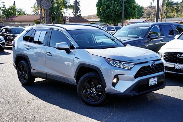 Used 2021 Silver Toyota XLE image 2