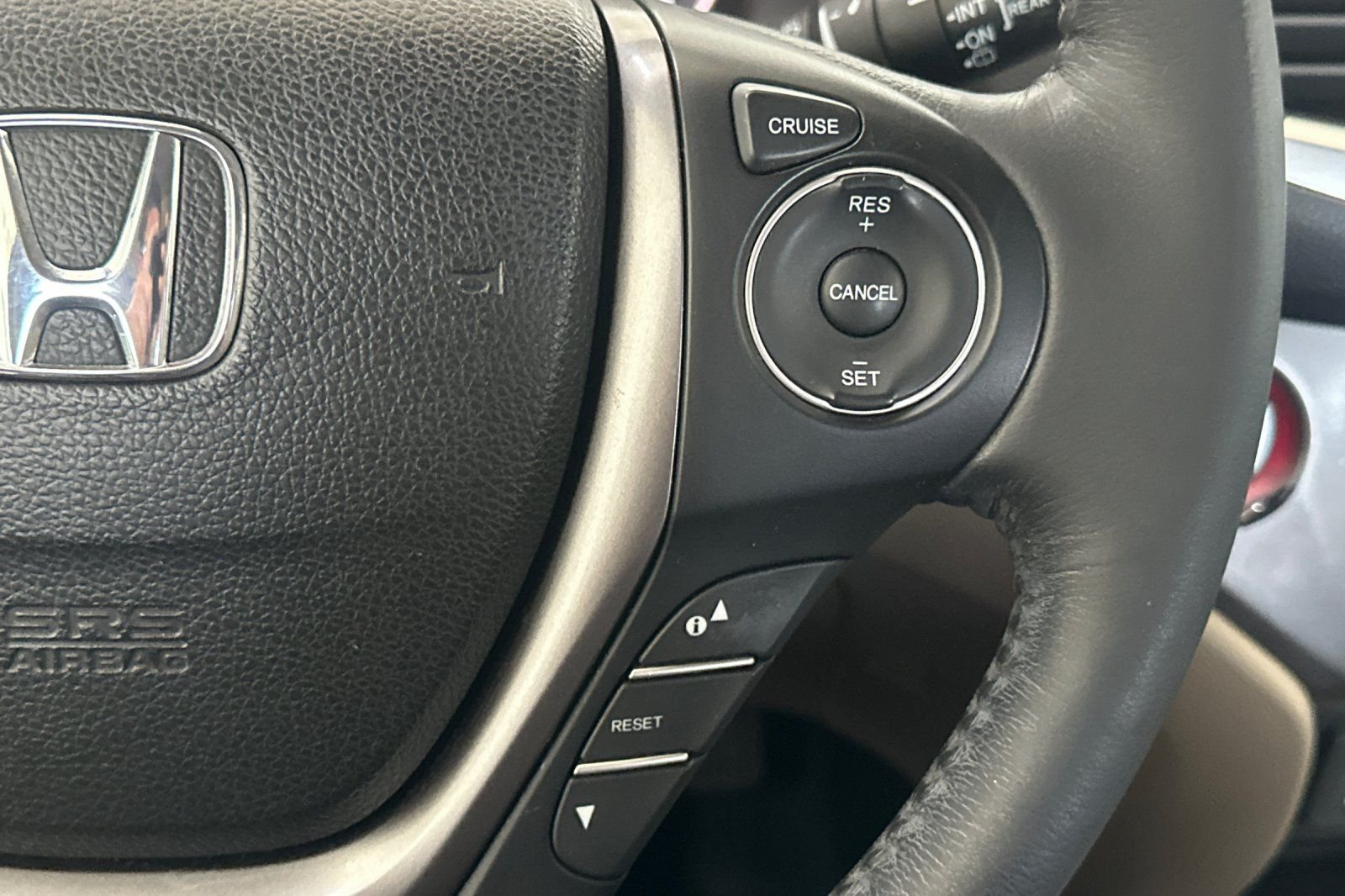 Used 2016 White Honda EX-L image 28