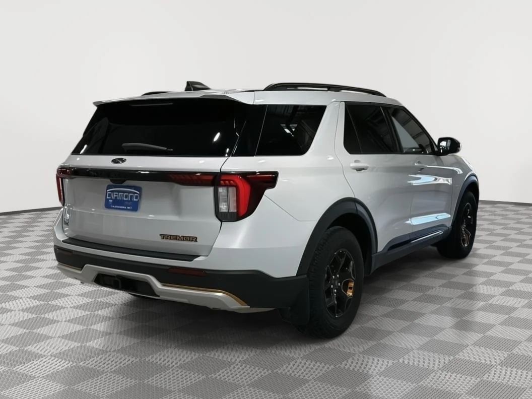 Used 2026 Space White Metallic Ford Tremor image 5