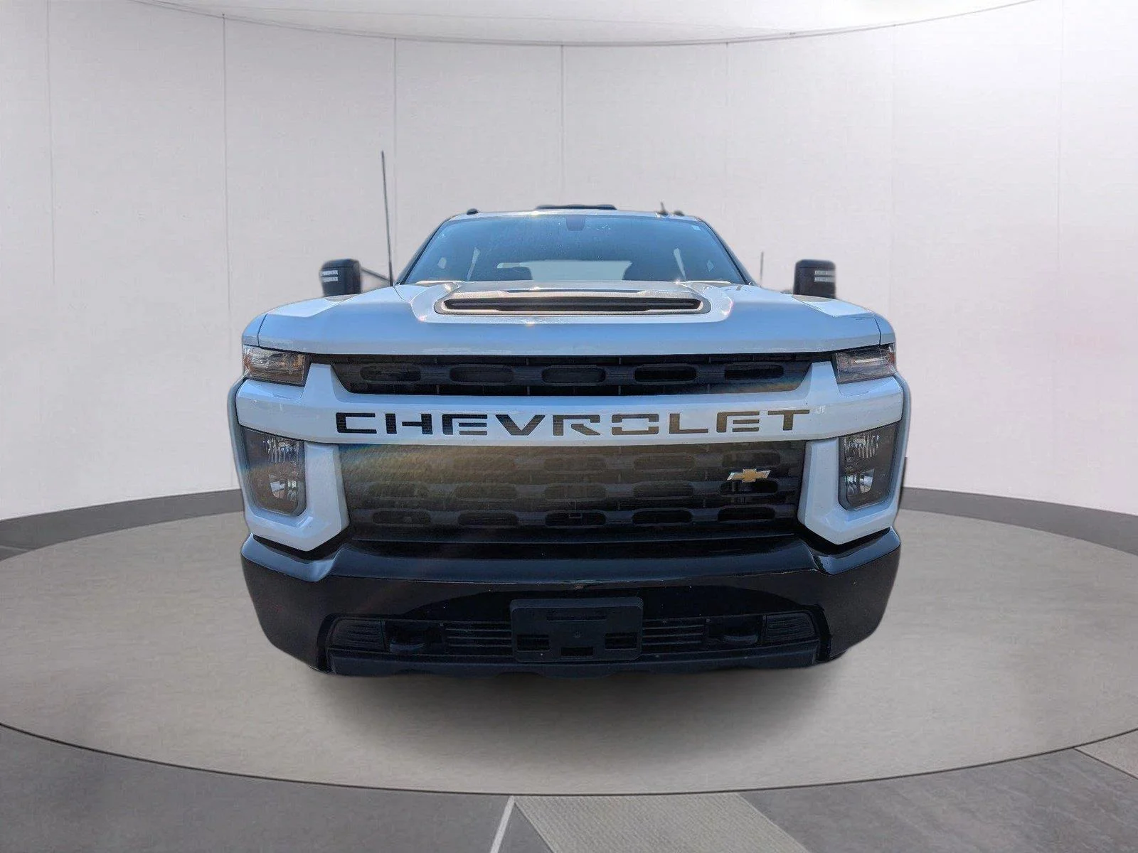 Used 2021 SUMMIT WHITE Chevrolet Custom image 10