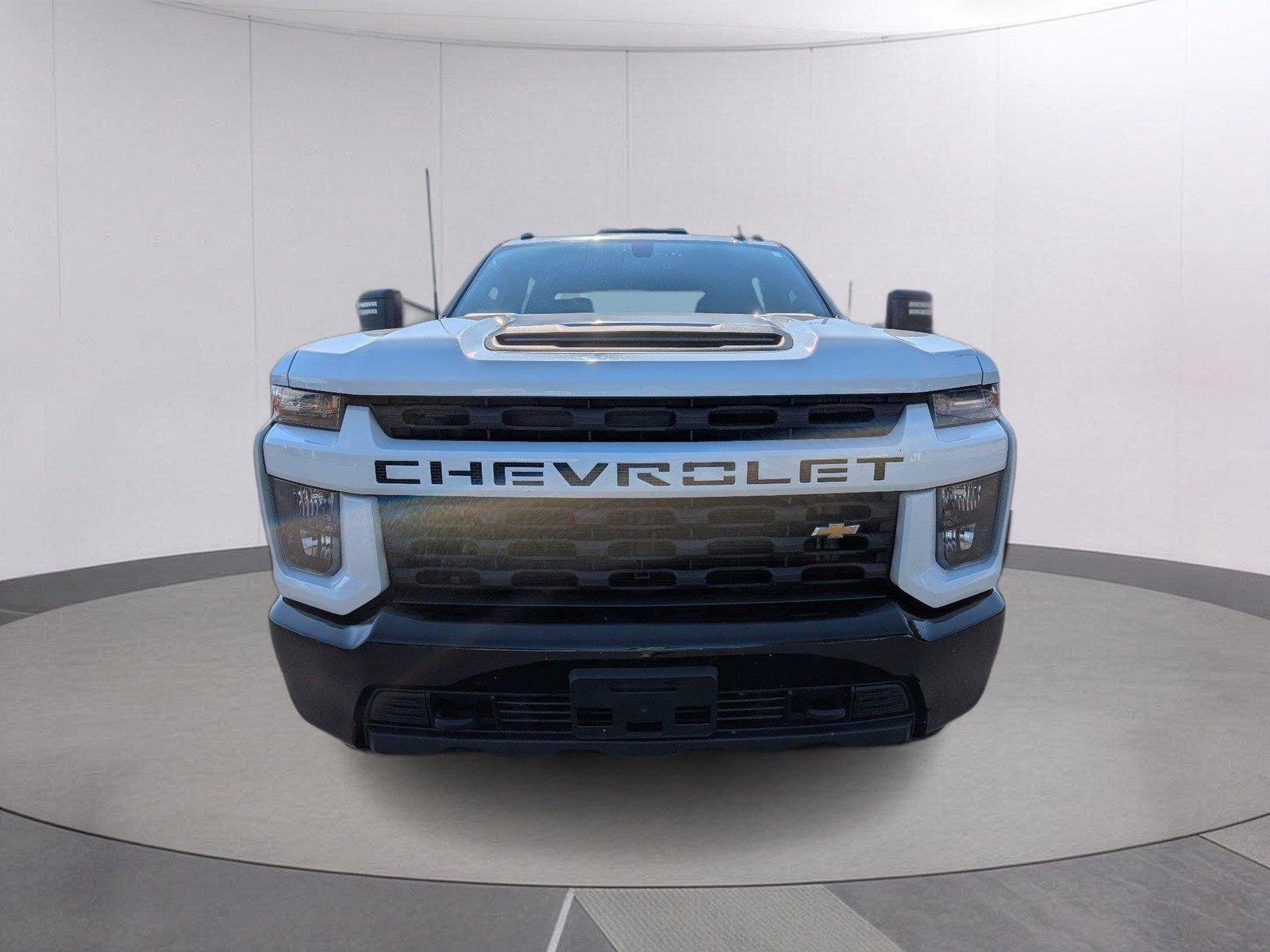 Used 2021 SUMMIT WHITE Chevrolet Custom image 10