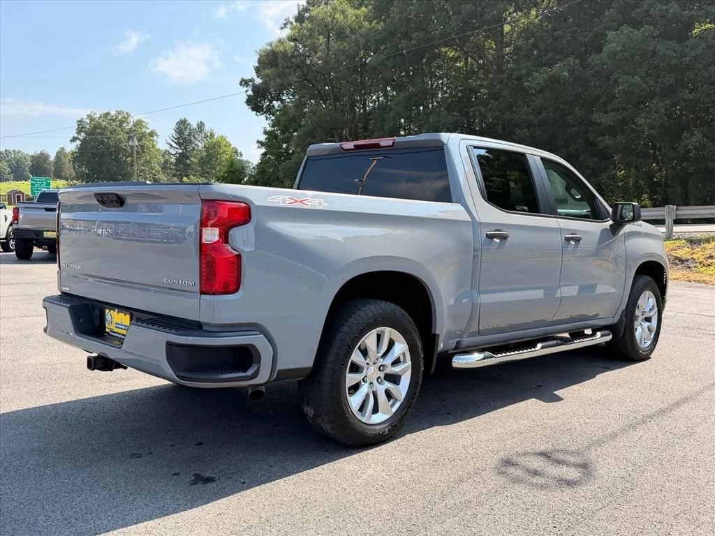 Used 2025 Gray Chevrolet Custom image 14
