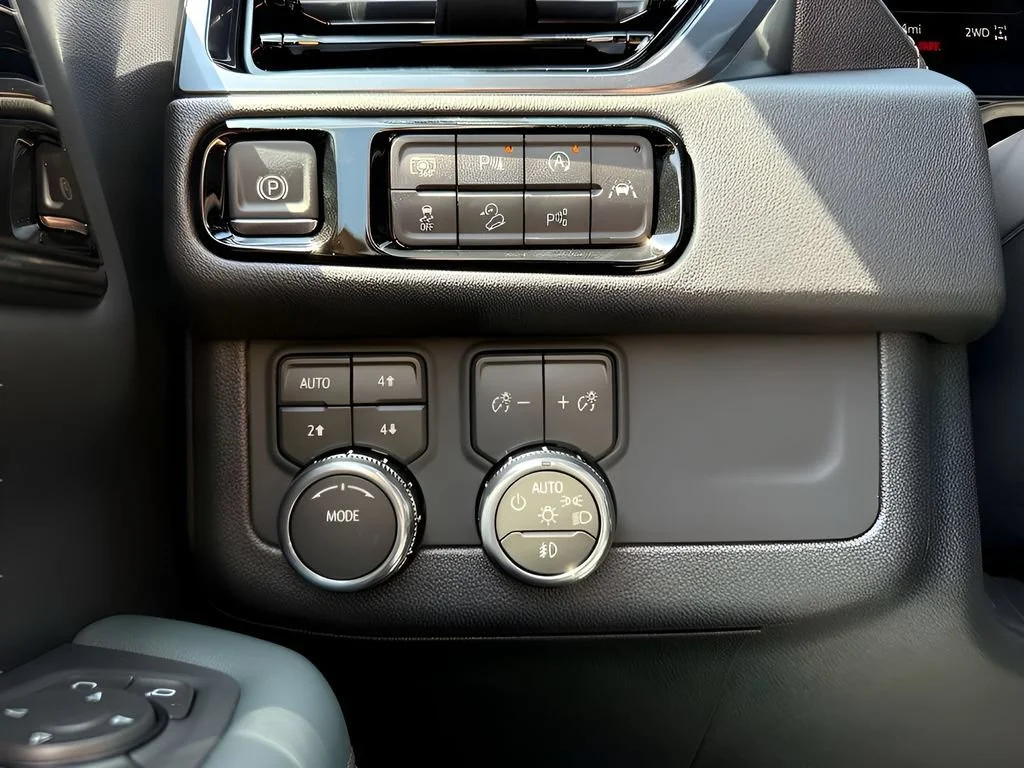 New 2026 Summit White GMC AT4 image 19