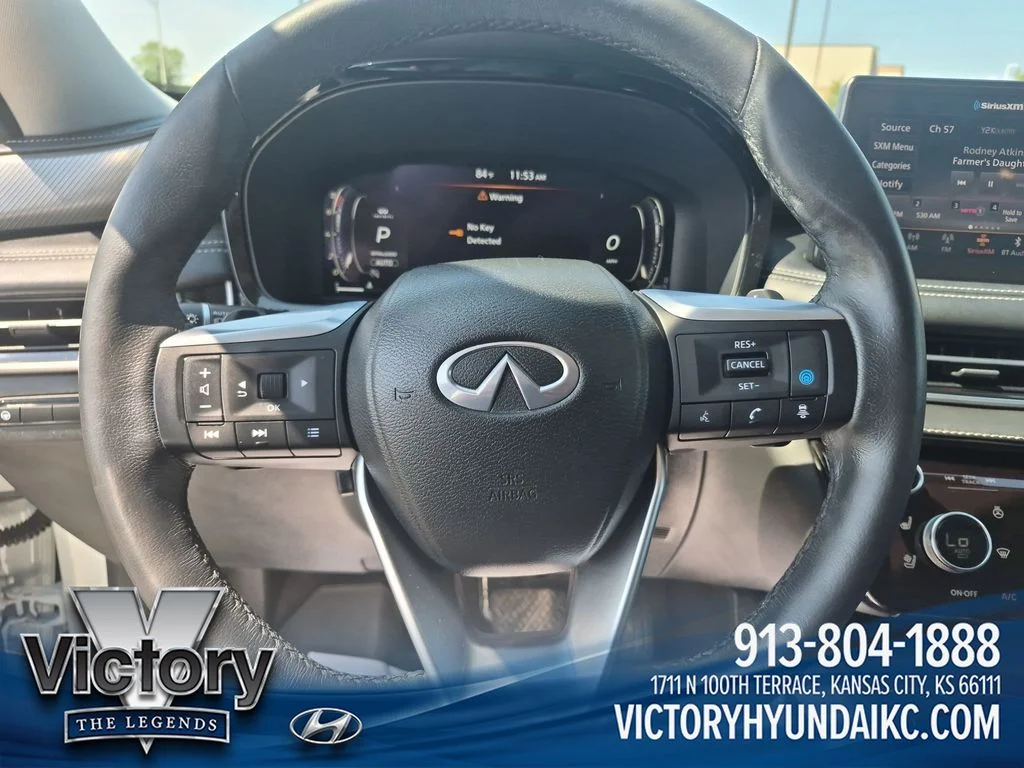 Used 2022 White INFINITI LUXE image 14