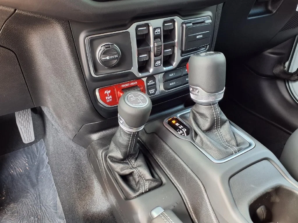 New 2027 Earl Clearcoat Jeep Rubicon X image 9
