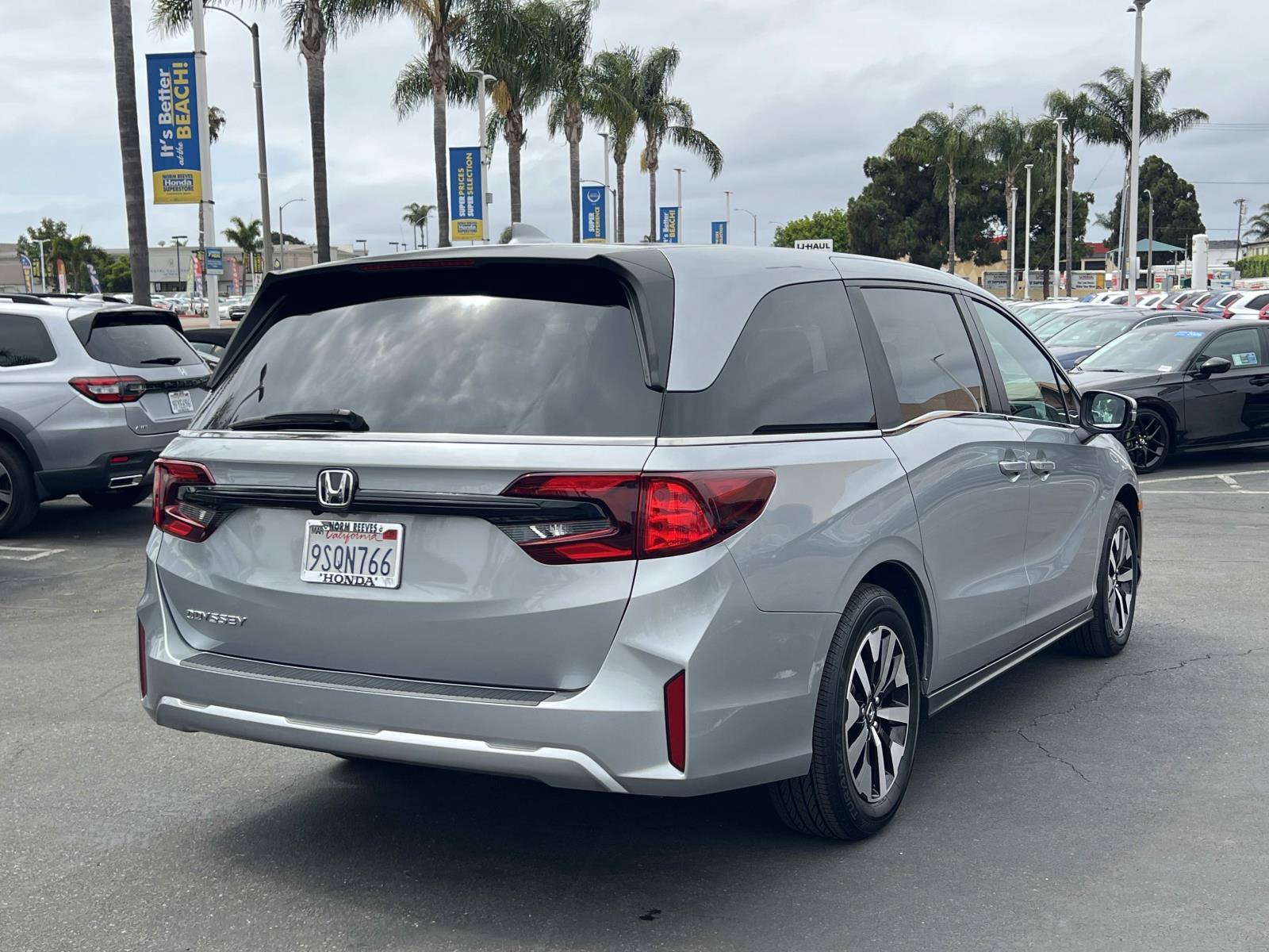 Certified Used 2025 Solar Silver Metallic Honda EX-L image 26